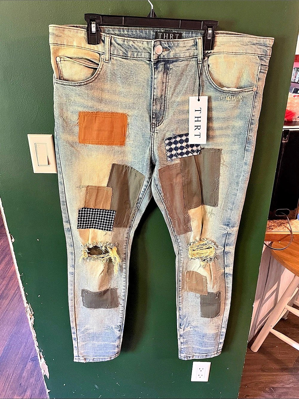 NWT THRT Men’s Patch Work Distressed Jeans Faded Size 40x31